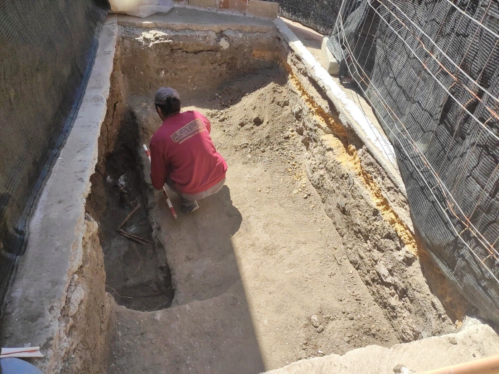 Exhumados tres cuerpos localizados en varias fosas en el Cementerio Nuestra Señora de la Oliva (4)