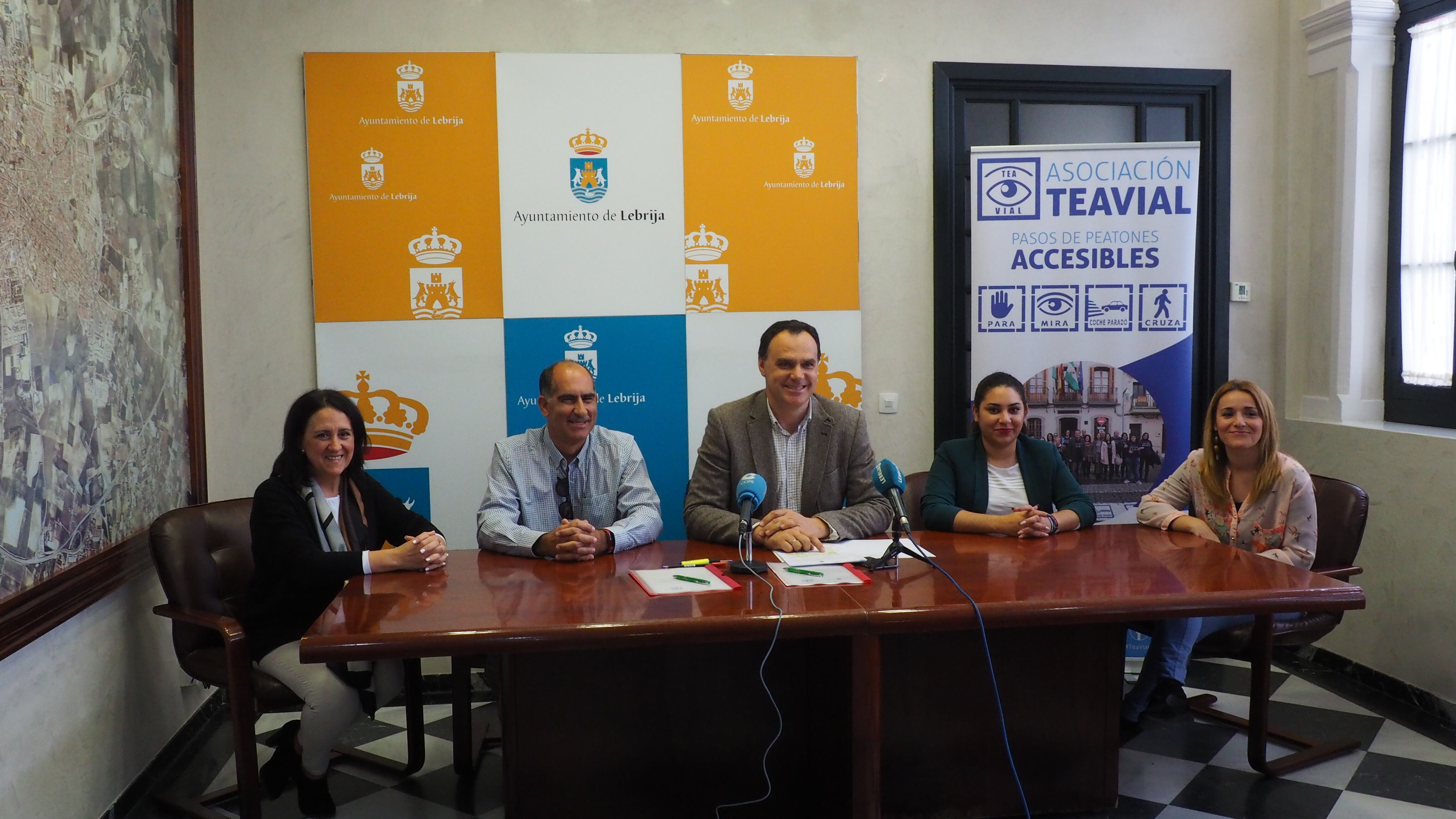Firma convenio colaboración Ayto y TEAVIAL (1)