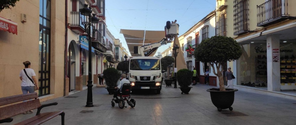 Tareas de limpia toldos calle Arcos (1)