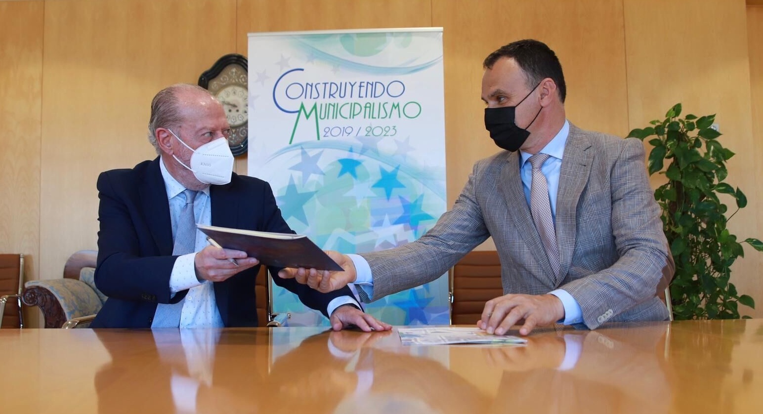 V Centenario - Firma protocolo colaboraicón Ayto - FAMP (3)