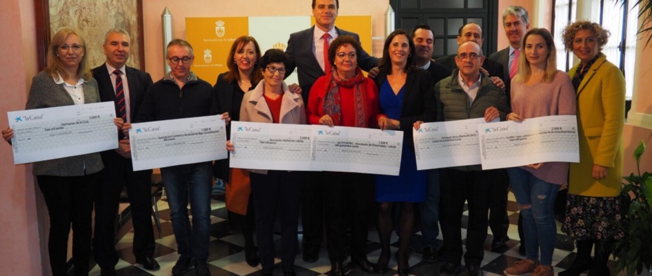 Acto entrega cheques a colectivos Lebrija Obra Social La Caixa (Copiar)