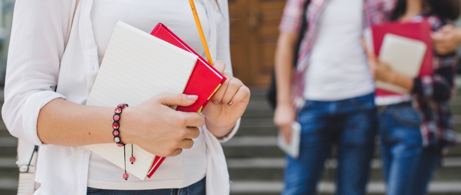 Becas - imagen archivo