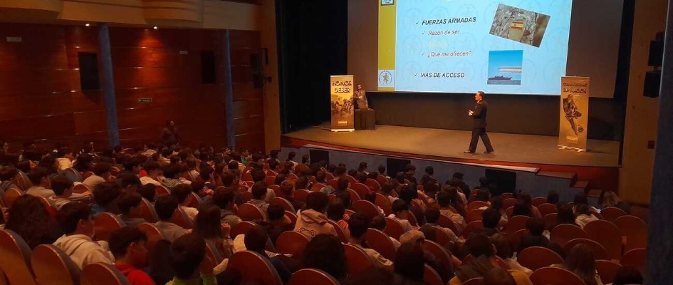 Charla Ejército - 8 abril 25 (3)