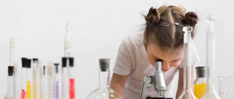 Imagen archivo Niña y Ciencia 2026