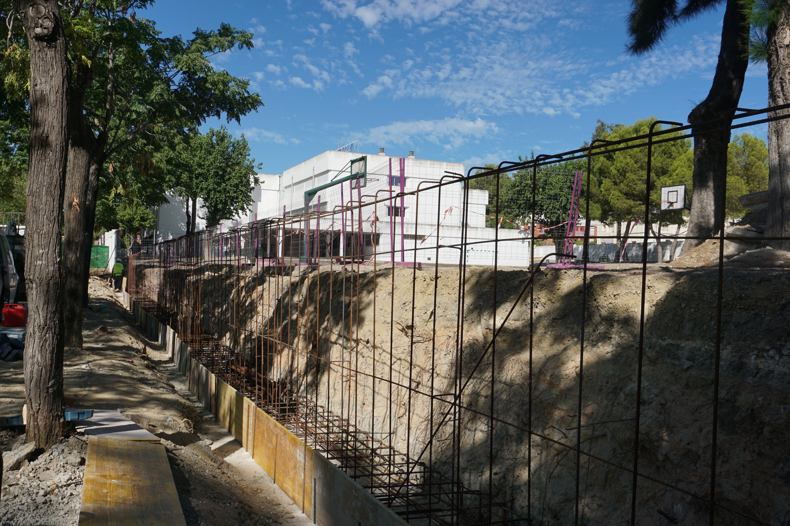Obras muro cerramiento CEIP Blas Infante (2)