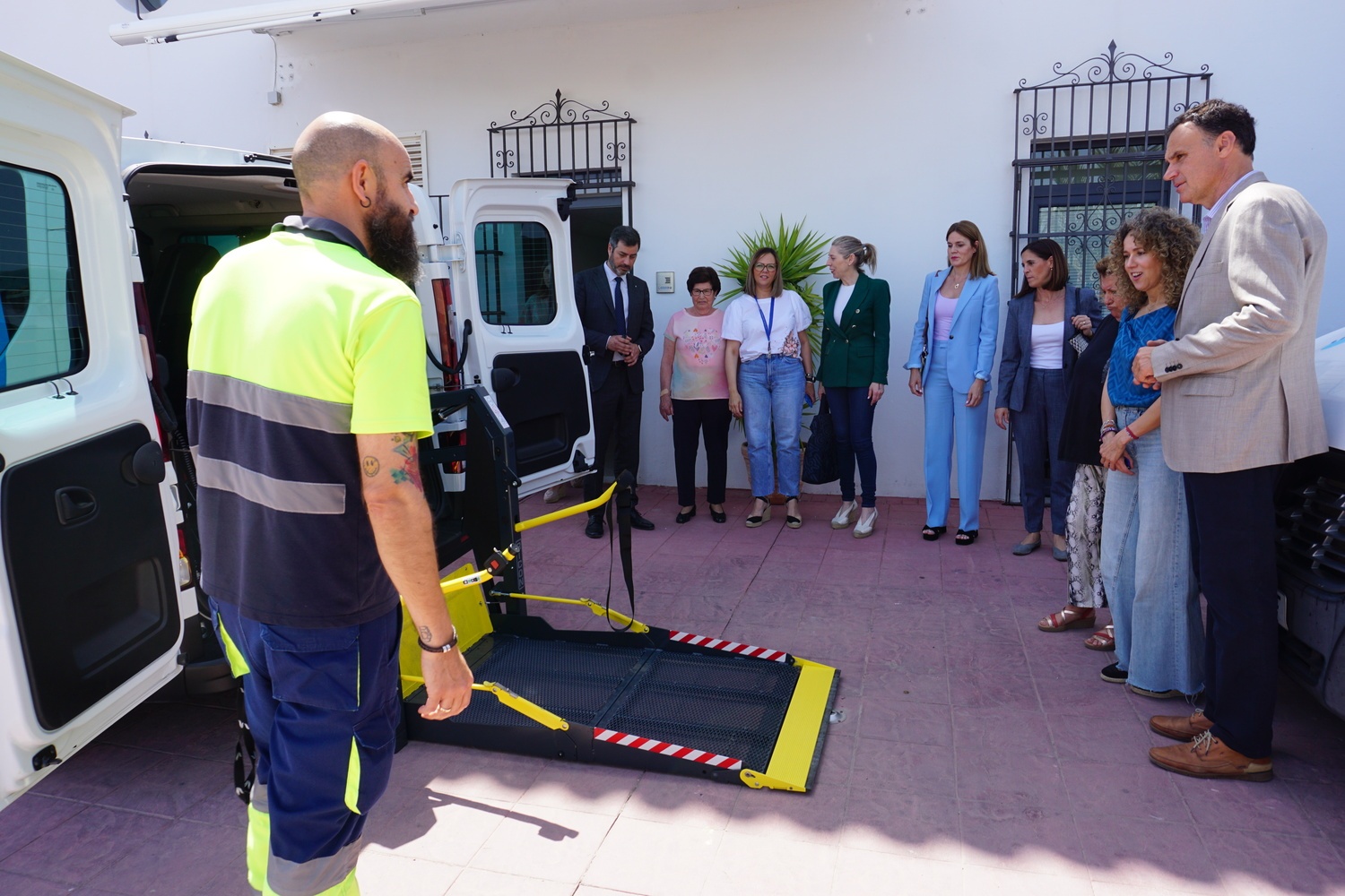 Persentación nueva furgoneta Asociación Alzheimer (13)