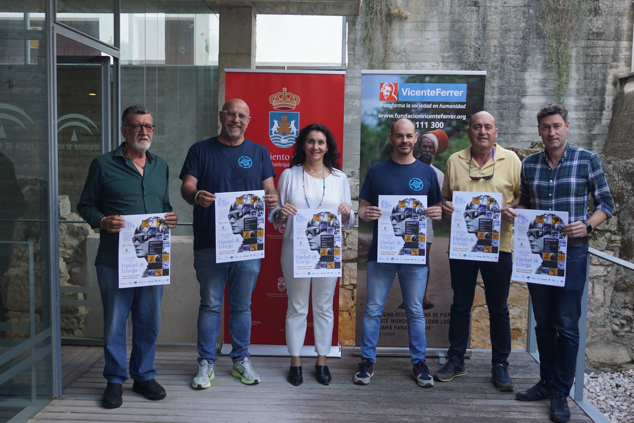 Las brazadas solidarias llegan a la Balsa de Melendo en la I Travesía a nado Ciudad de Lebrija
