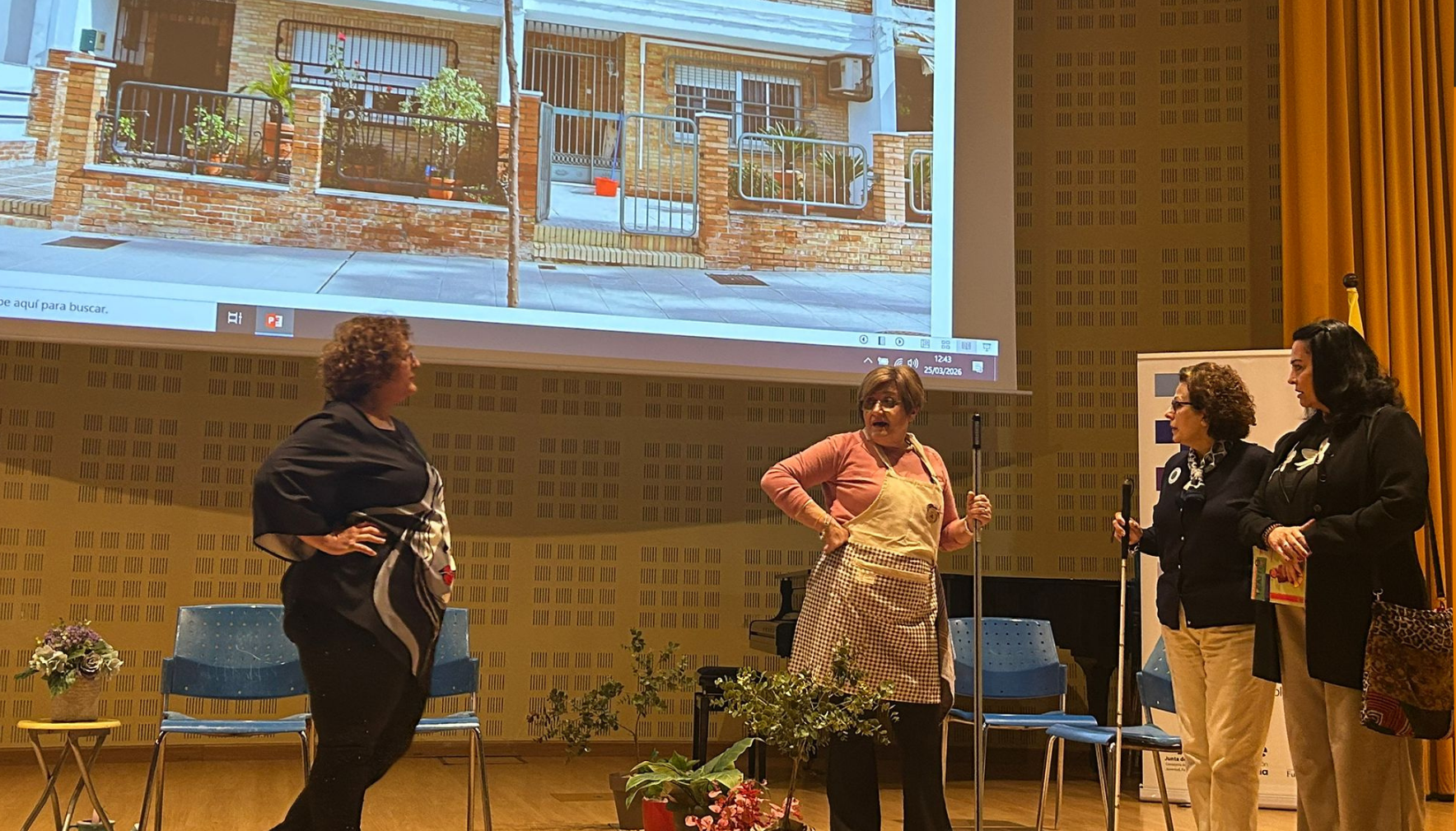 El Aula Abierta de Mayores de Lebrija presenta “Una más uno igual a dos. Ni más ni menos” en el Teatro Municipal Juan Bernabé