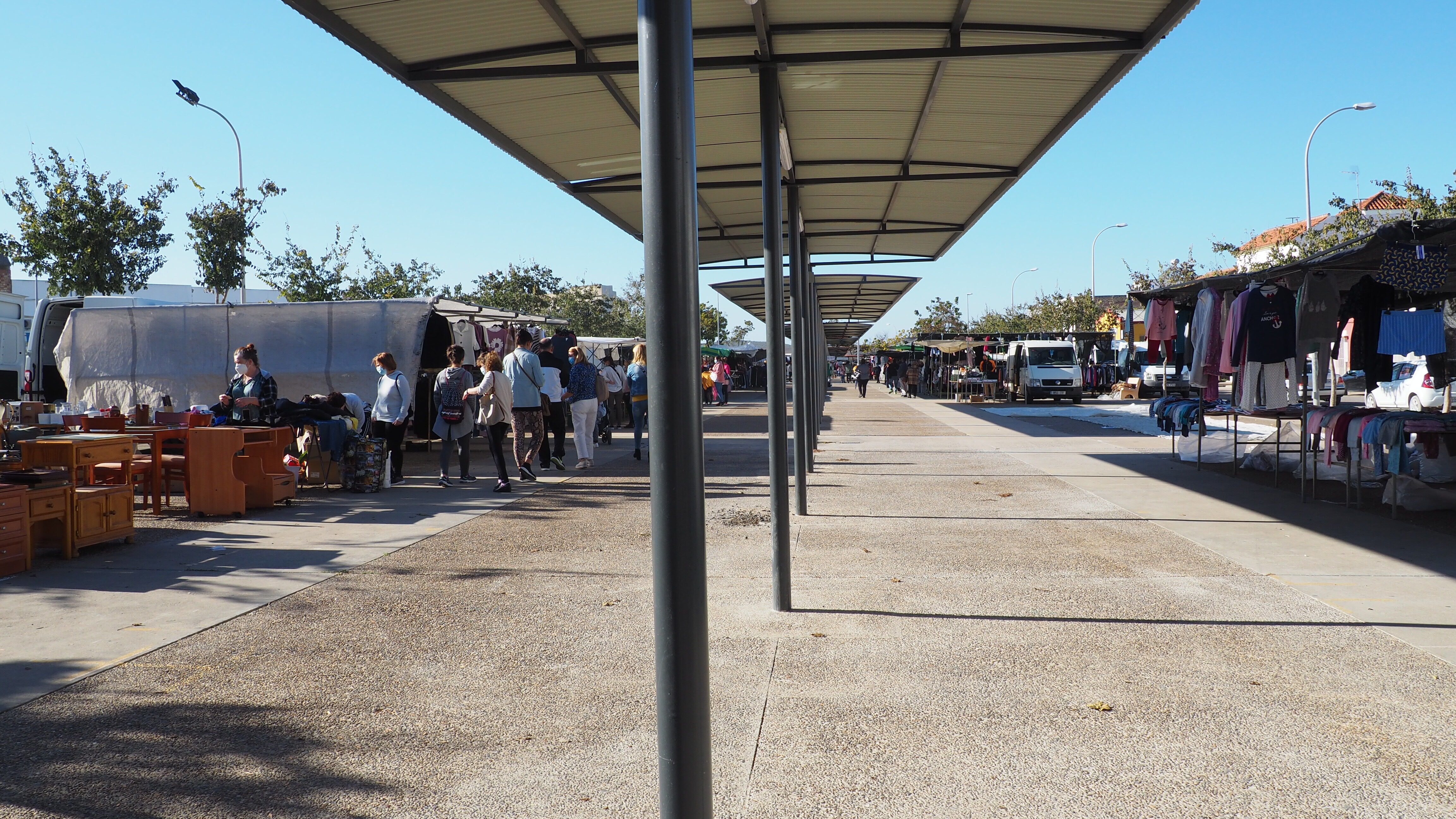 Visita del Alcalde al Mercadillo Ambulante Huerta Macenas el pasado mes de octubre (2)