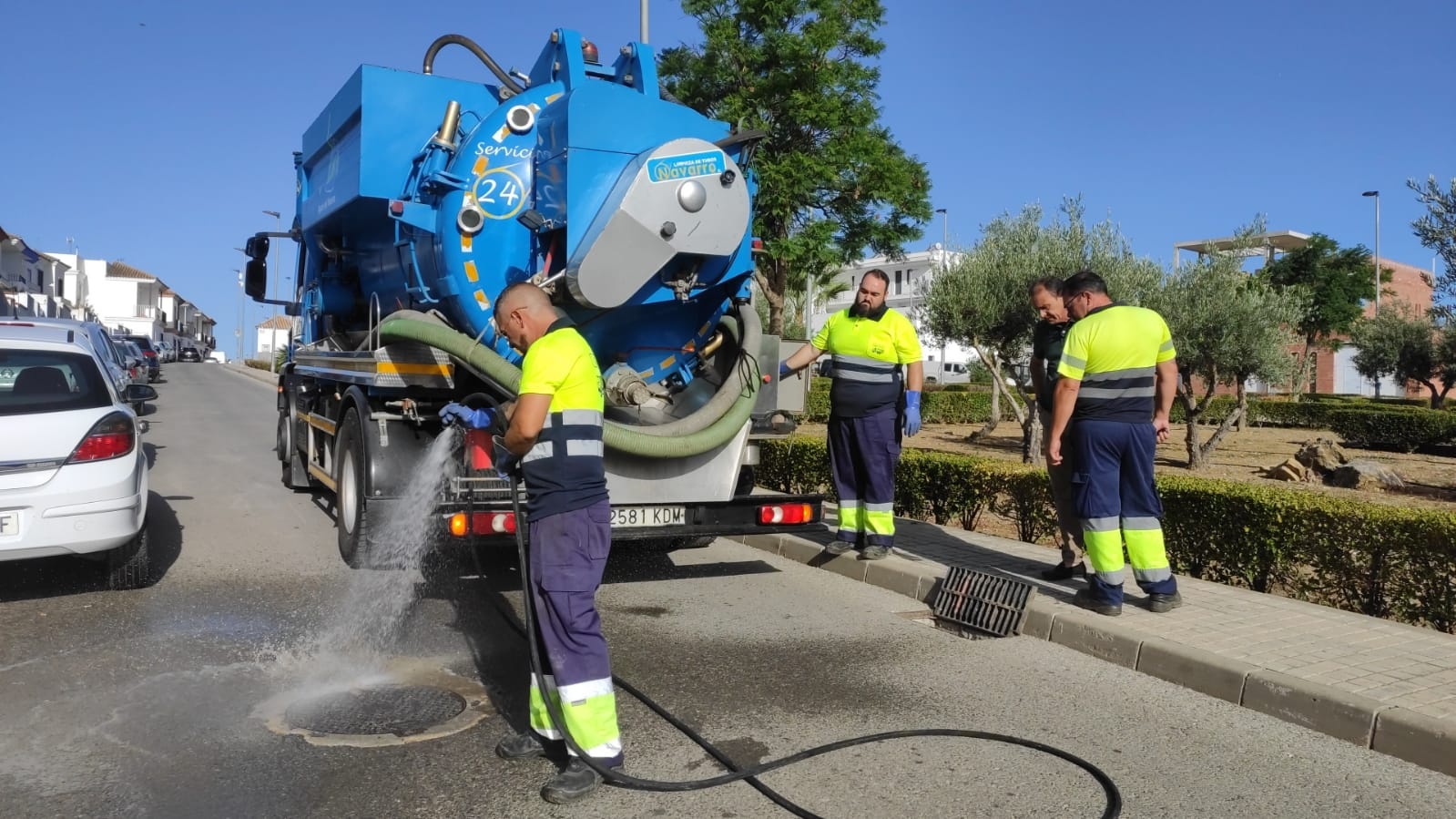trabajos de mantenimiento y limpieza de la red de saneamiento de Lebrija (3)